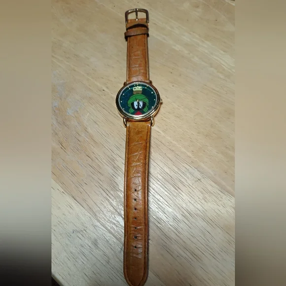 Armitron Quartz Marvin the Martian watch Green face 3 hand movement 33.5 mm case - Picture 7 of 8